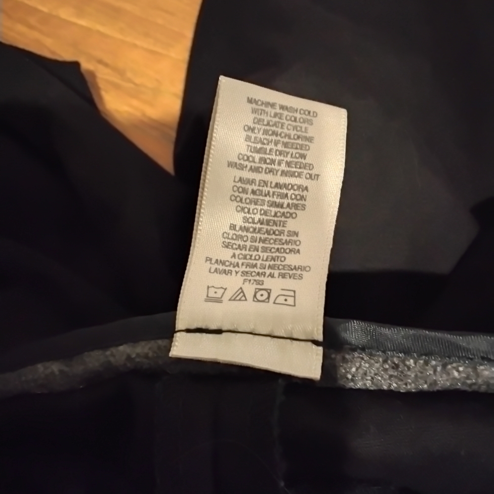 BUNDLE 3 for $10 Rafaella Curvy Black Capris - Picture 5 of 7